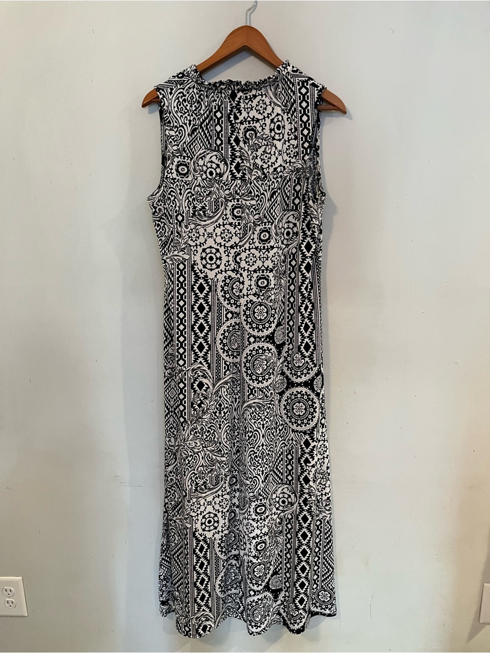 Chico's Black and White Geometric Sleeveless Maxi Dress with Tassel Tie - Picture 4 of 6